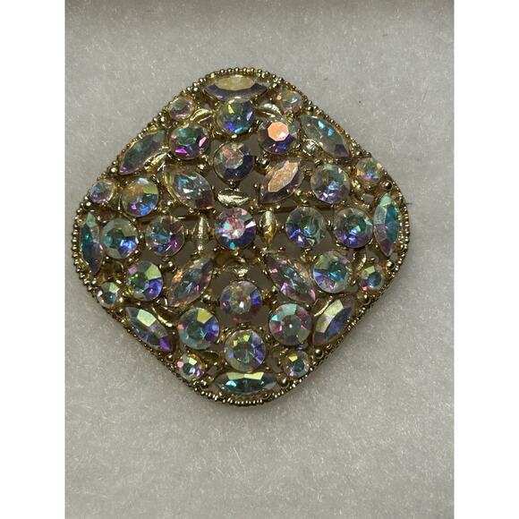 Beautiful Vintage Gold Tone Aurora Borealis Brooch. Measures 2” - Picture 1 of 2